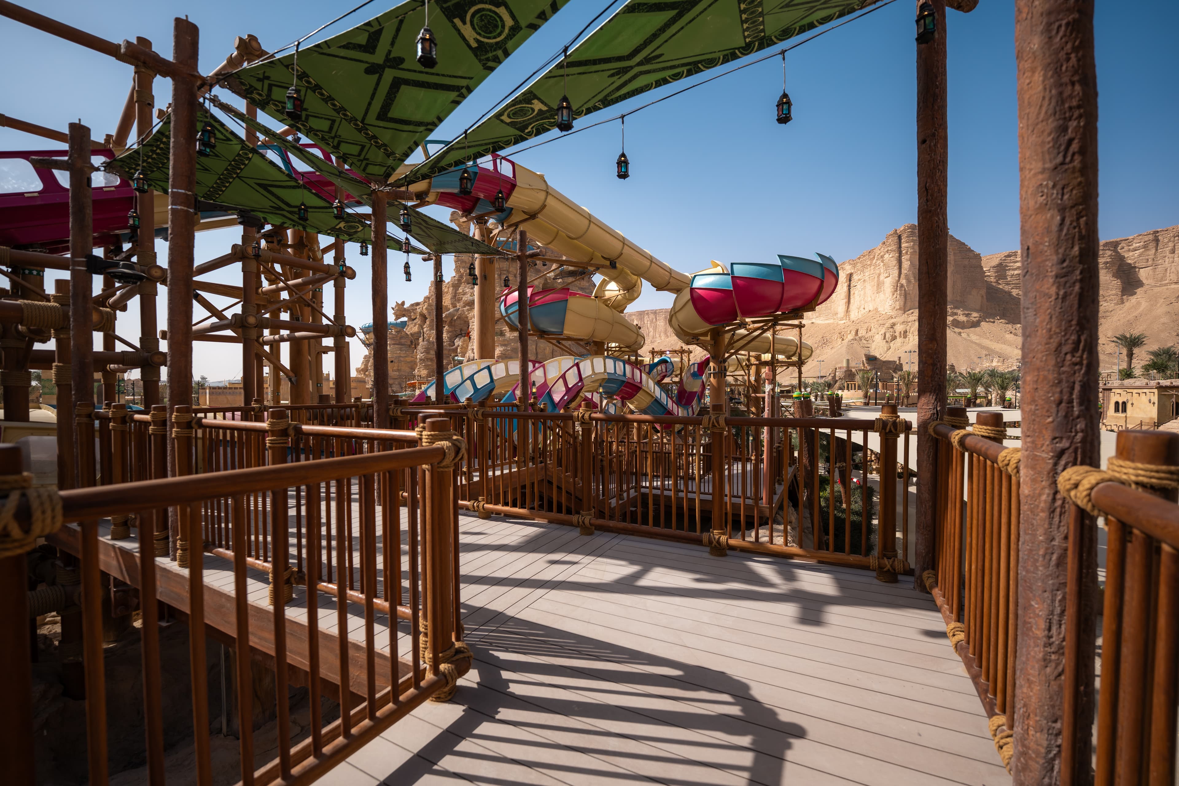 ليلتان في فندق 5نجوم و تذاكر دخول اكواريبا وSix Flags لخمس افراد